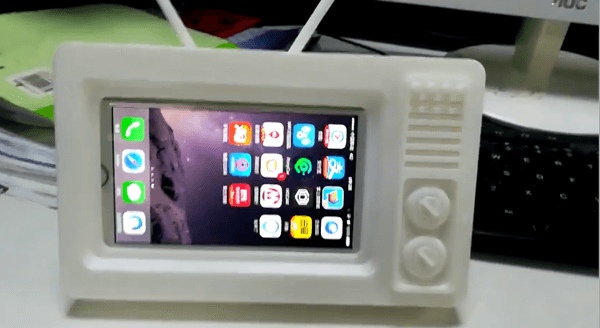 一技術(shù)宅的腦洞：3D打印復(fù)古電視機(jī)竟能‘吃掉’手機(jī)！